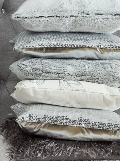 Beliani 2 Kpl Koristetyynysetti Lehtikuviolla 45X45Cm Valkoinen Ja Hopea Freesia Flash Sale