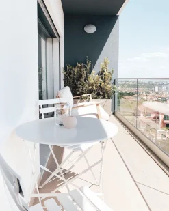 Beliani 2-Istuttava Bistrosetti Teras Valkoinen Fiori Store