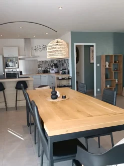 Beliani Lattiavalaisin Rottinki Luonnonvari/Musta Guaviare Clearance