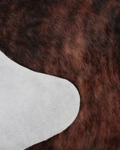 Beliani Lehmantalja Tummanruskea 3-4 M² Nasqu Store