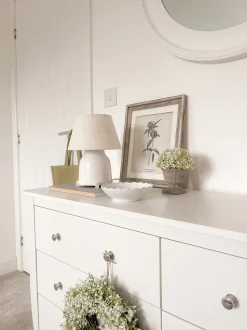 Beliani Lipasto 6 Laatikkoa Valkoinen Winchester Store