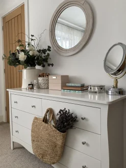 Beliani Lipasto 6 Laatikkoa Valkoinen Winchester Store