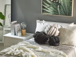 Beliani Musta Samettinen Solmutyyny O 20 Cm Malni Clearance