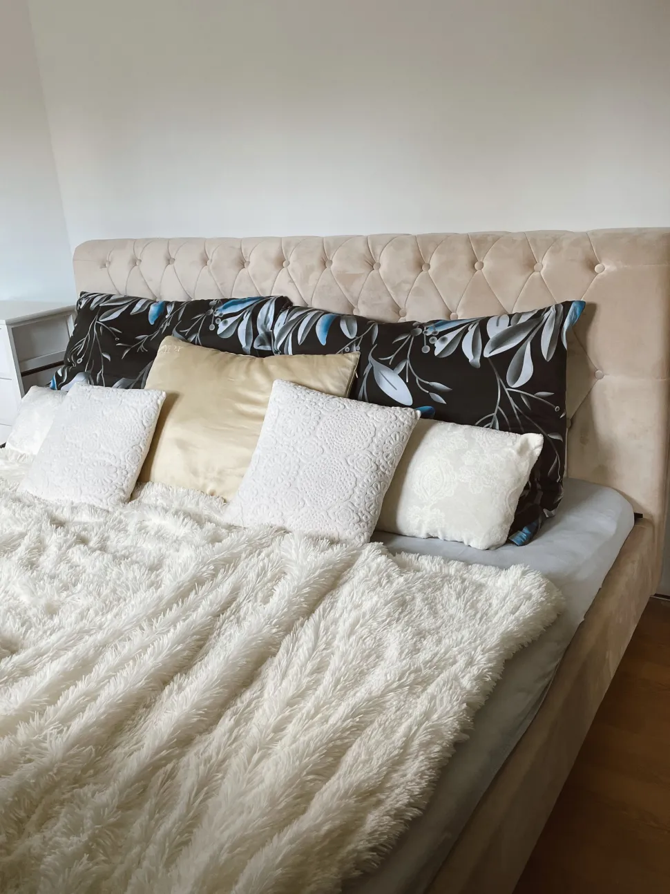 Beliani Parisanky Sametti Beige 180 X 200 Cm Avallon Discount