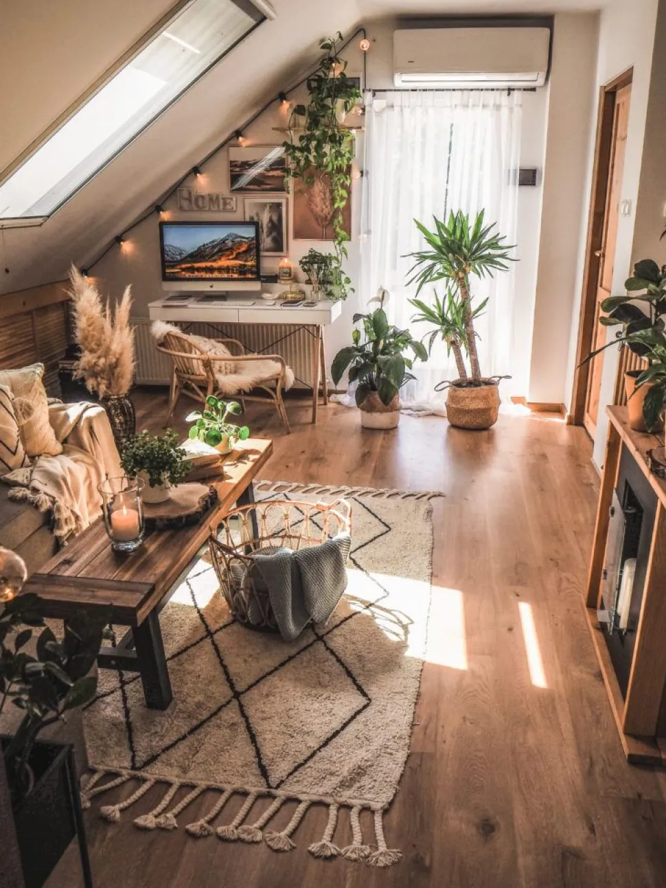 Beliani Penkki Musta Scania Sale