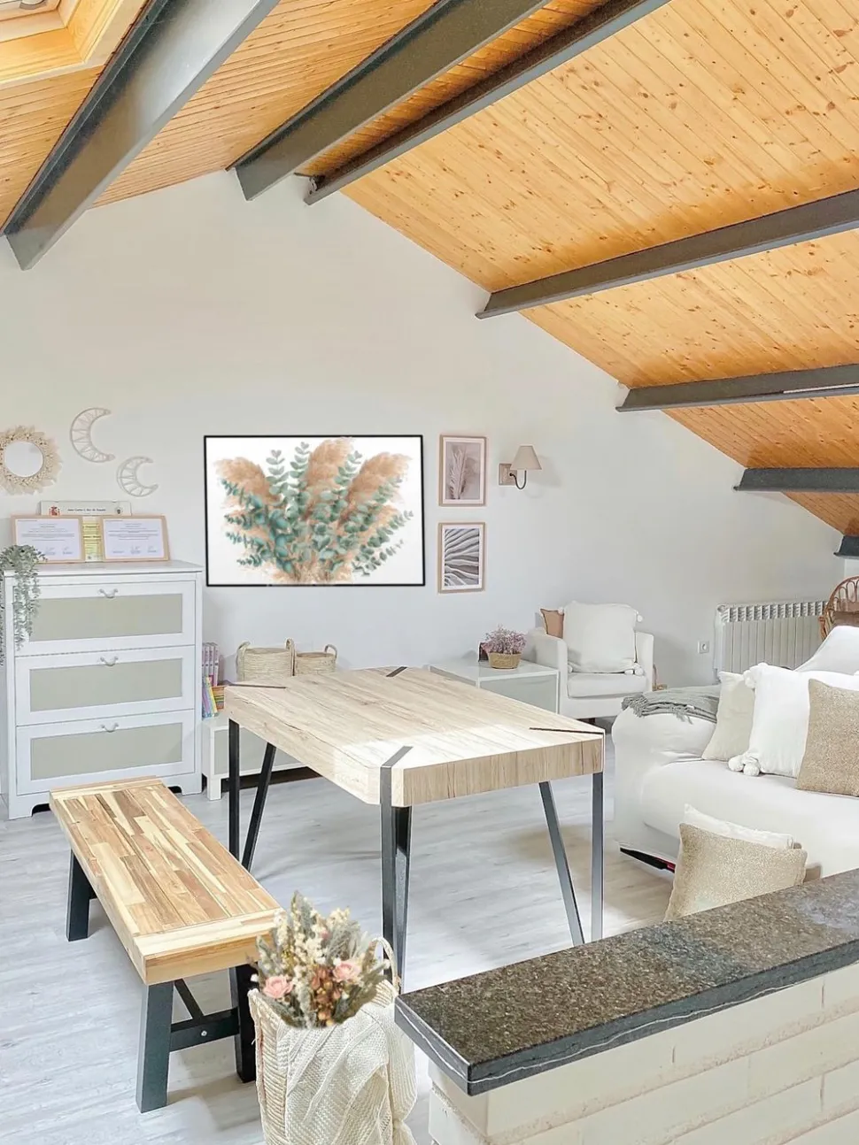 Beliani Penkki Musta Scania Sale