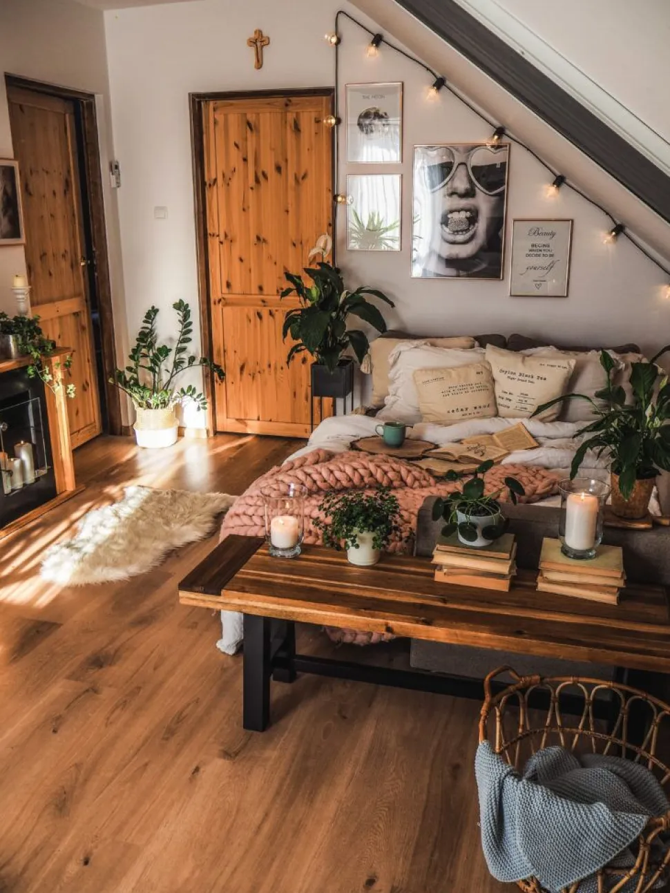 Beliani Penkki Musta Scania Sale