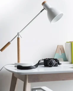 Beliani Poytavalaisin Metalli Valkoinen/Vaalea Puu Peckos New