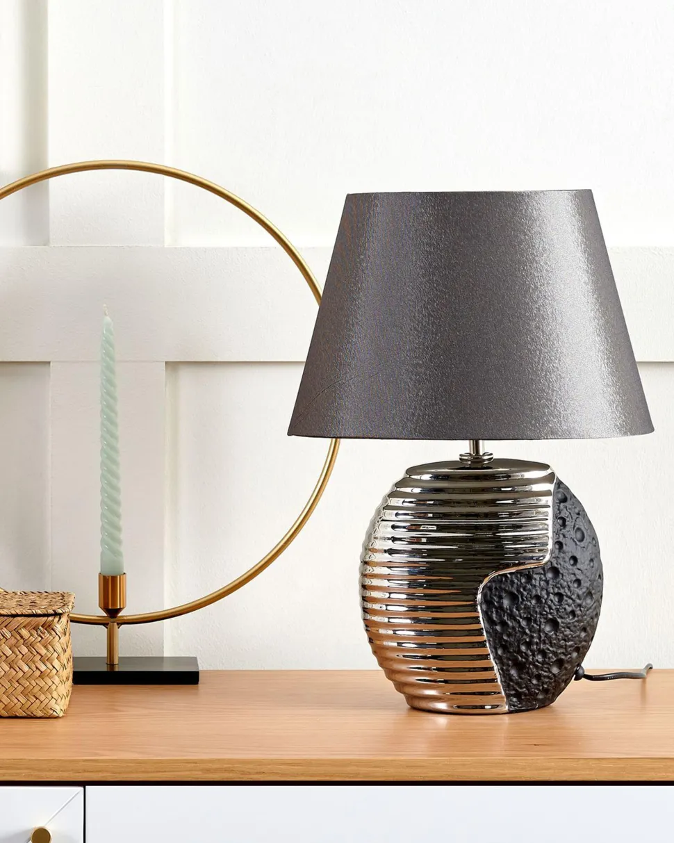 Beliani Poytavalaisin Posliini Musta/Hopea Esla Hot