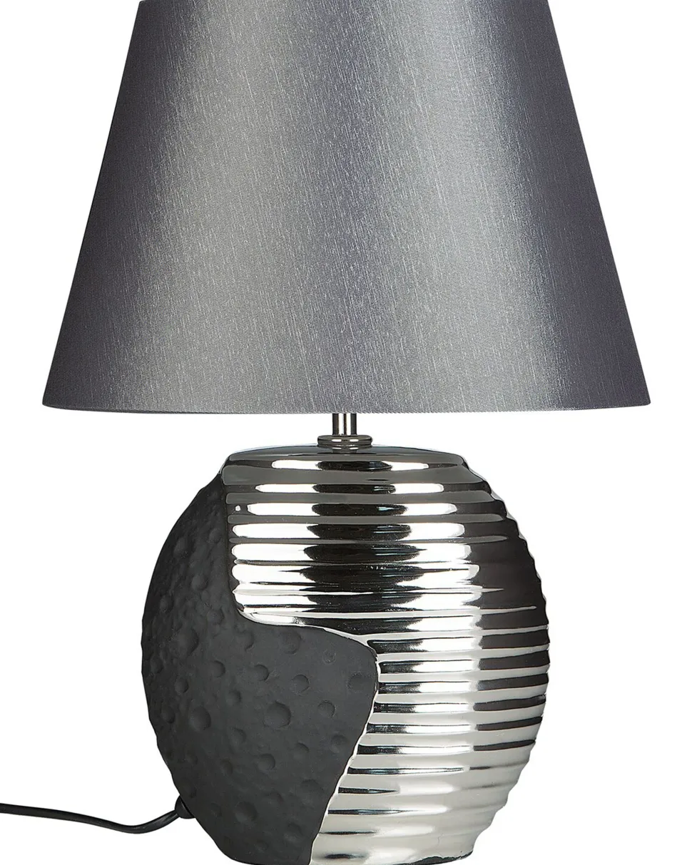 Beliani Poytavalaisin Posliini Musta/Hopea Esla Hot