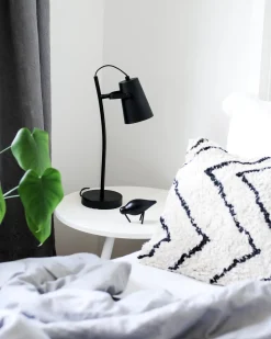 Beliani Poytavalaisin Teras Musta Flint Best