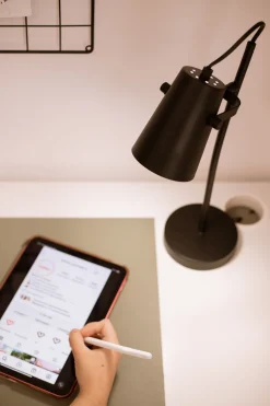 Beliani Poytavalaisin Teras Musta Flint Best