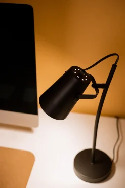 Beliani Poytavalaisin Teras Musta Flint Best