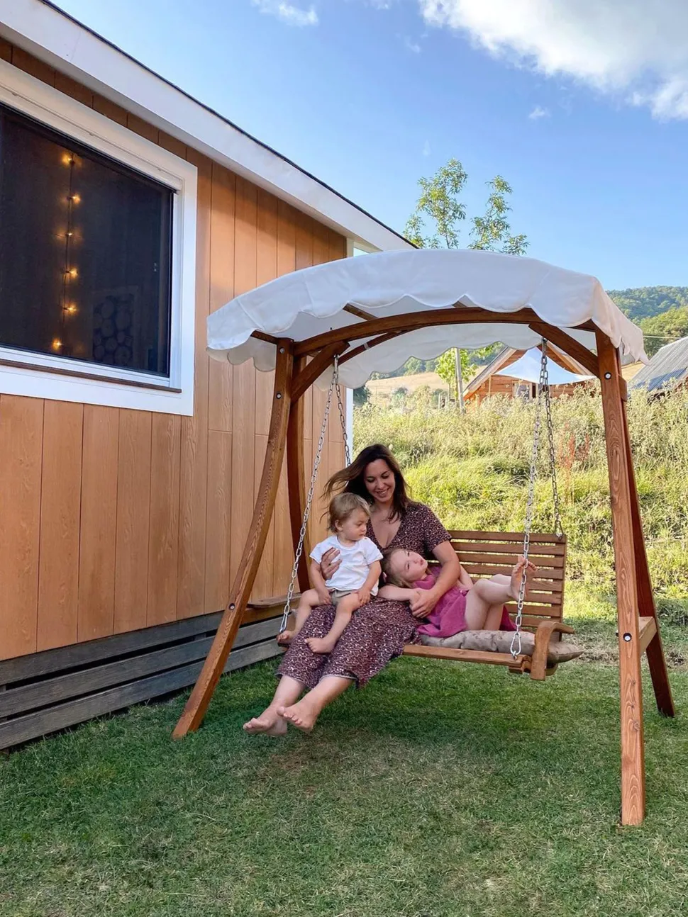 Beliani Puinen Pihakeinu Katoksella Beige Andria Best Sale