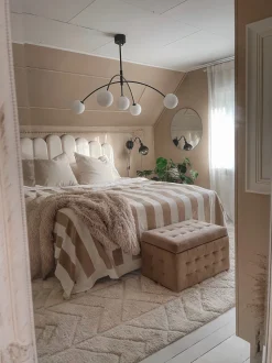 Beliani Rahi Sametti Säilytystila Vaaleanruskea 72 X 42 Cm Michigan Best