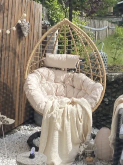 Beliani Riipputuoli Jalustalla Polyrottinki Luonnonvari Arsita Shop