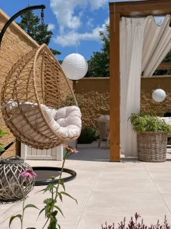 Beliani Riipputuoli Jalustalla Polyrottinki Luonnonvari Arsita Shop