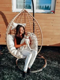 Beliani Riipputuoli Jalustalla Polyrottinki Luonnonvari Arsita Shop