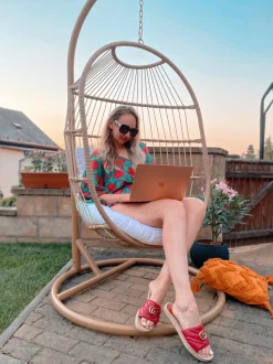 Beliani Riipputuoli Jalustalla Polyrottinki Luonnonvari Alba Discount