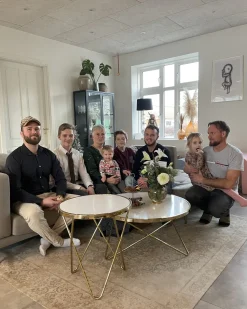 Beliani Sivupoyta Lasitasolla Metalli Valkoinen/Kulta Meridian Ii Online