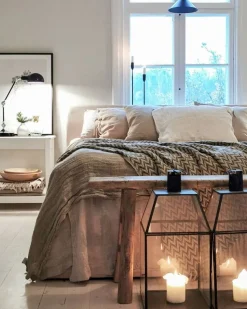 Beliani Sivupoyta Lasitasolla Valkoinen Attu New