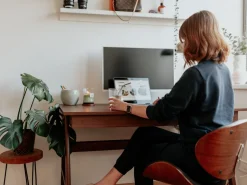 Beliani Tyopoyta 2 Laatikkoa Tumma Puu 120 X 70 Cm Sheslay Hot