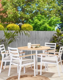 Beliani Valkoinen 4 Kpl Puutarhatuolisetti Beigeilla Tyynyilla Cavoli New