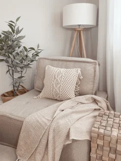 Beliani Yopoyta Tiikki Vaalea Puu Cajeme Store